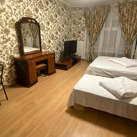 Hotel 4 Seasons Boryspilʼ Esterno foto