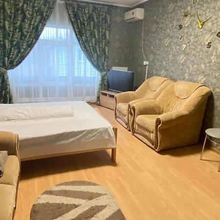 Hotel 4 Seasons Boryspilʼ Esterno foto