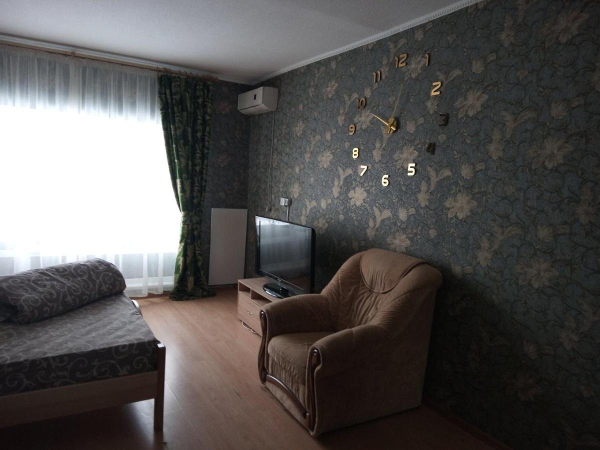 Hotel 4 Seasons Boryspilʼ Esterno foto