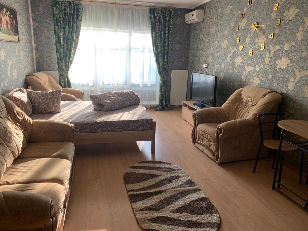 Hotel 4 Seasons Boryspilʼ Esterno foto