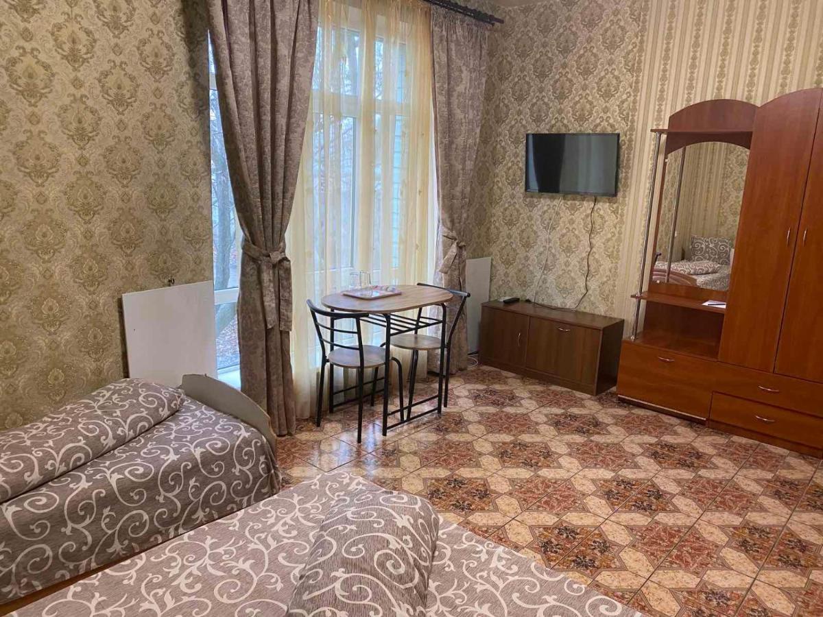 Hotel 4 Seasons Boryspilʼ Esterno foto