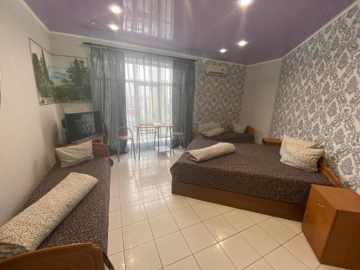 Hotel 4 Seasons Boryspilʼ Esterno foto