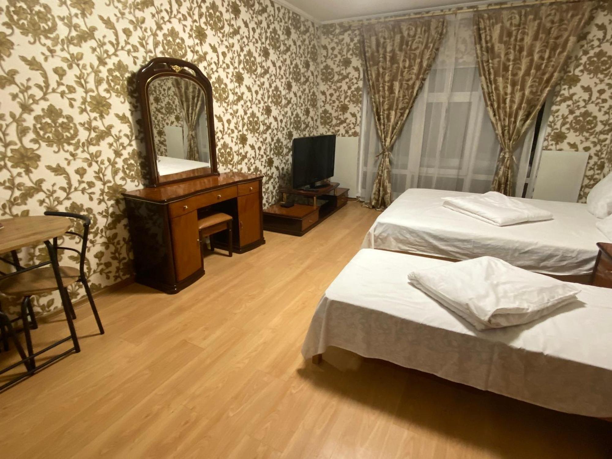 Hotel 4 Seasons Boryspilʼ Esterno foto