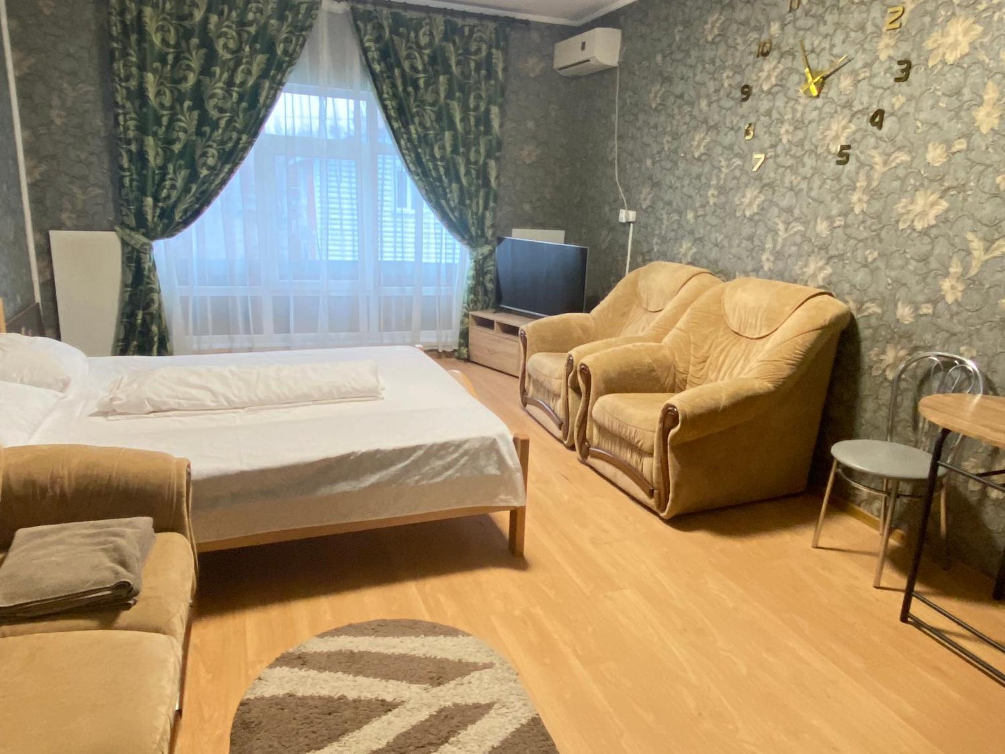 Hotel 4 Seasons Boryspilʼ Esterno foto