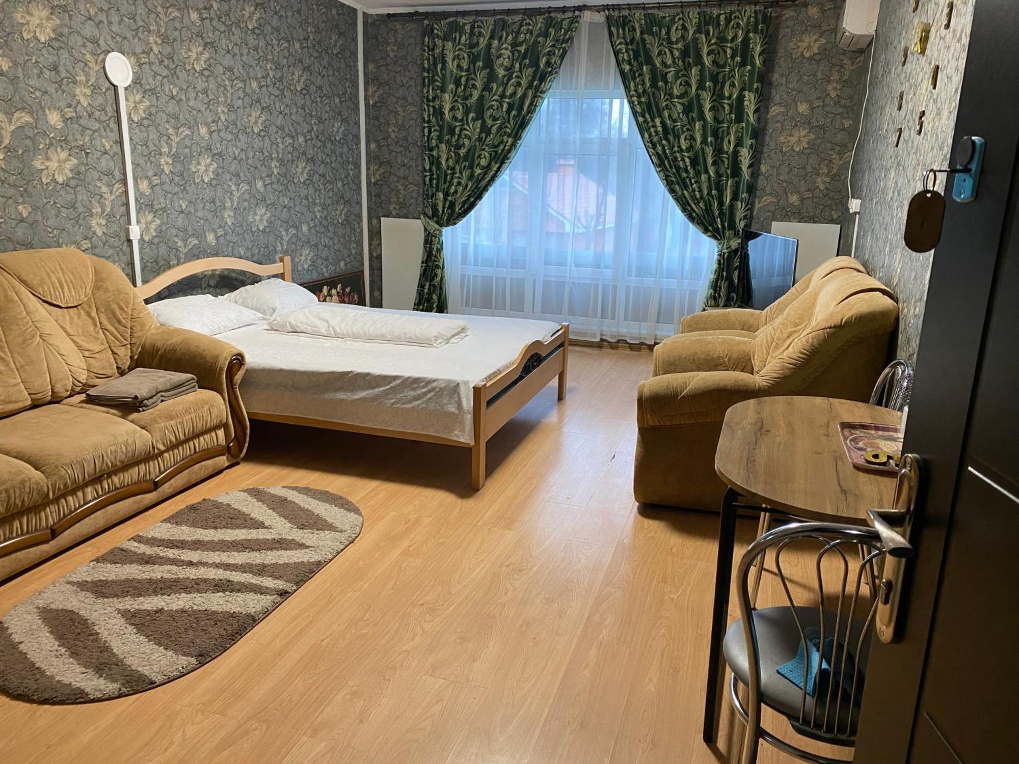 Hotel 4 Seasons Boryspilʼ Esterno foto