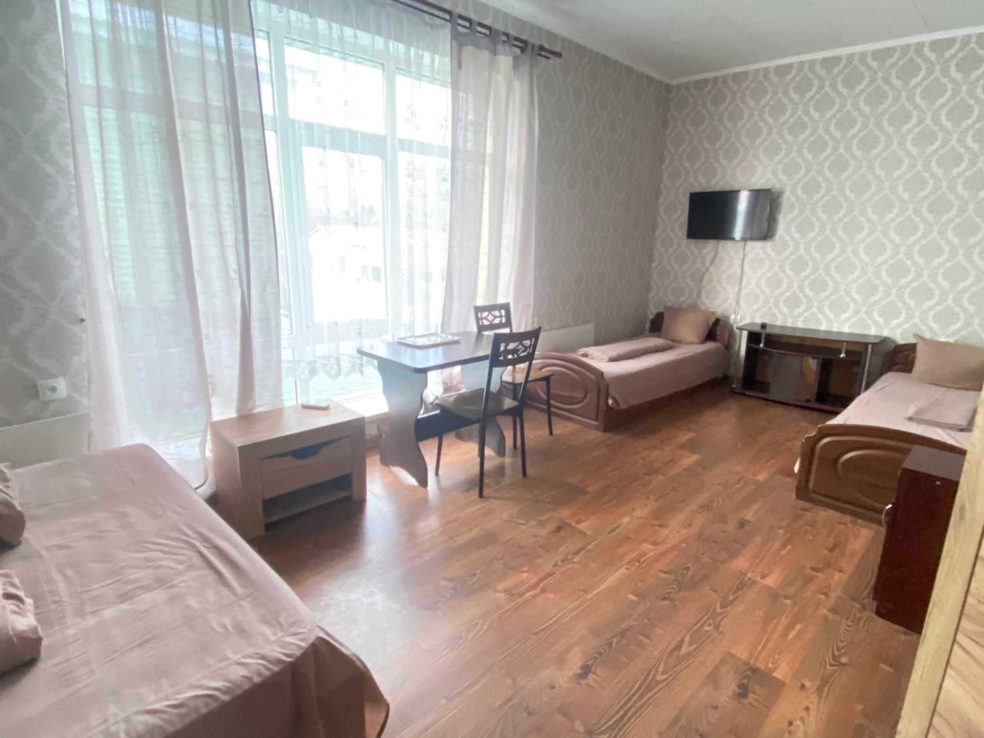 Hotel 4 Seasons Boryspilʼ Esterno foto