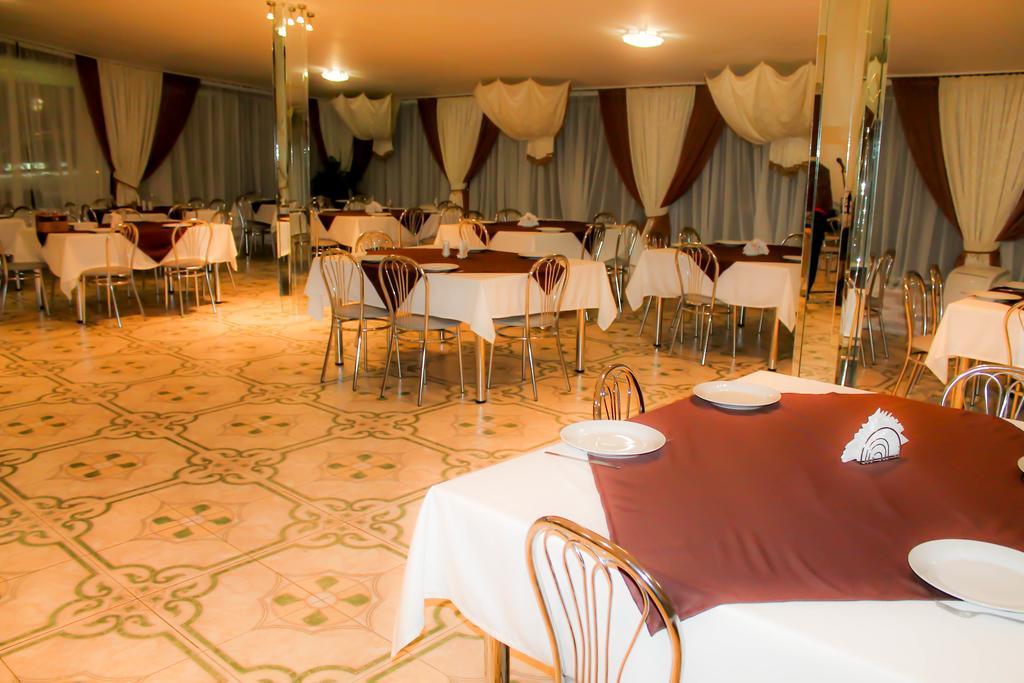 Hotel 4 Seasons Boryspilʼ Esterno foto