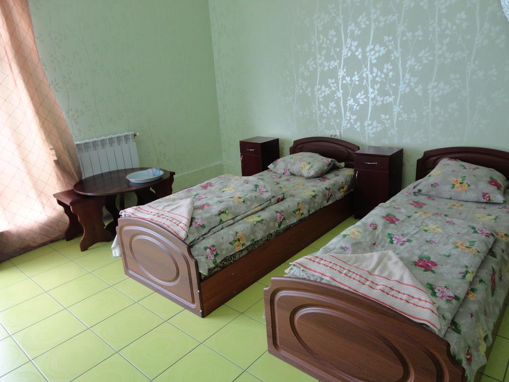 Hotel 4 Seasons Boryspilʼ Esterno foto
